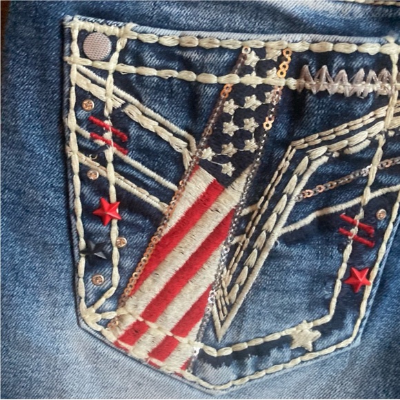 Vigoss Denim Shorts with American Flag Design - Picture 4 of 5